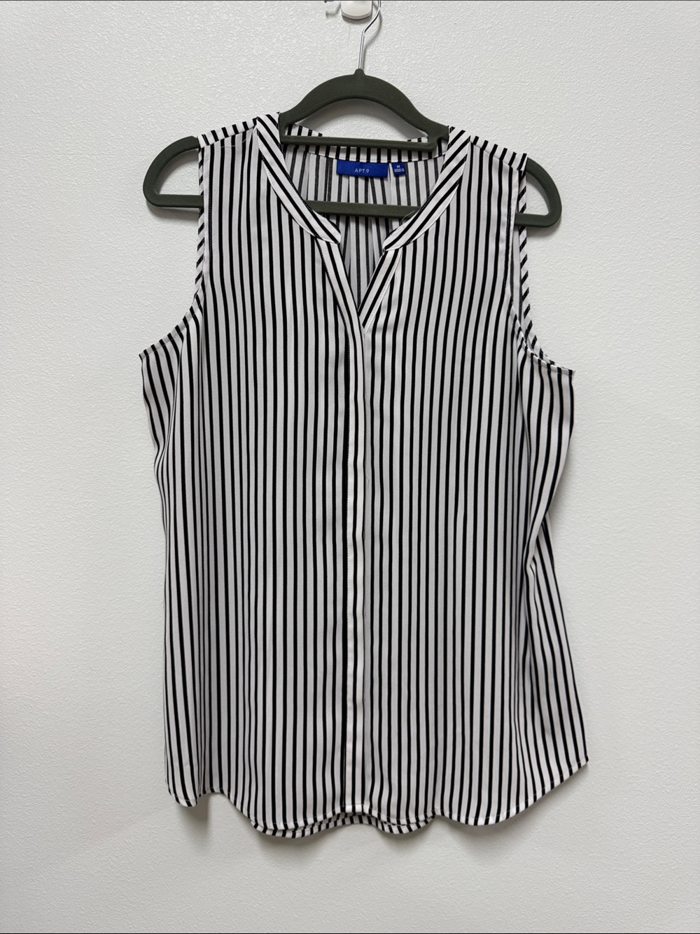 Apt. 9 Black and White Vertical Stripe Sleeveless V-Neck Blouse